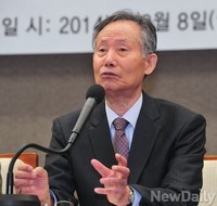 [포토] 발언하는 안병직 서울대 명예교수