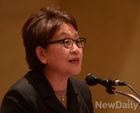 [포토] '로마제국의 도시문화와 폼페이展' 인사말하는 김영나 관장