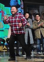 [포토] 고창석 '수줍은 셔플댄스'