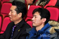 [포토] 영화 다이빙벨 국회상영 지켜보는 정청래-김영오