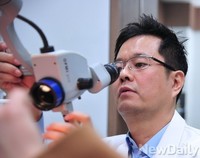 [포토] 진료하는 유신영 이비인후과 전문의