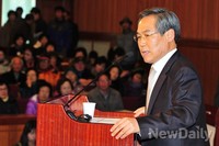 [포토] 개헌추진국민연대 출범식, 강연하는 우윤근