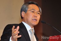 [포토] 강연하는 새정치연합 우윤근 원내대표