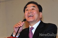 [포토] 축사하는 새누리당 이재오 의원