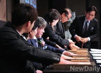 [포토] 아름다운예술인상, 수상자들 핸드프린팅