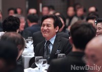 [포토] 신영균예술문화재단 안성기 이사장