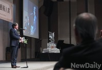 [포토] 최민식 바라보는 배우 남일우