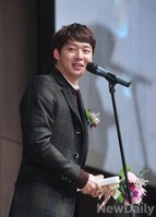 [포토] 신인예술인상 수상한 박유천 '상금은 스텝들과 쓰겠다'