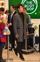 [포토] 팬들의 환호속에 입장하는 손호준