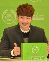 [포토] 기부행사에 참석한 손호영