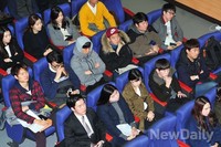 [포토] 2014 크리에이티브 K 챌린지, 예심 지켜보는 참가자들