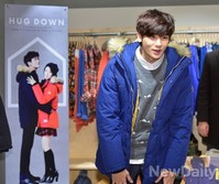 [포토] 인사하며 허그이벤트 참석하는 박형식