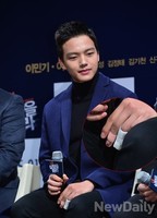 [포토] 내심장을쏴라, 손가락에 밴드 붙힌 여진구