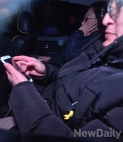 [포토] 기자회견후 이동하는 황선