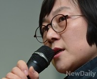 [포토] 홀로 기자회견 가진 황선, 신은미는 정신적 충격