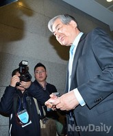[포토] 기자회견 후 퇴장하는 조양호 회장