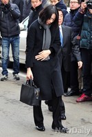 [포토] 고개숙인채 국토부 출석하는 조현아