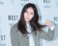 [포토] 머리만지는 크리스탈