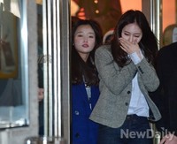 [포토] 입가리고 입장하는 크리스탈