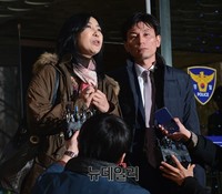 [포토] 종북논란 신은미, 변호사와 경찰 출두