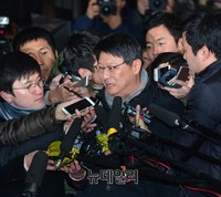 [포토] 담담한 표정으로 검찰 출석한 박지만