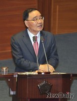 [포토] 의원들의 질문에 답하는 정홍원 국무총리