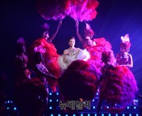 [포토] 라카지 앨빈 역 맡은 김다현의 화려한 무대