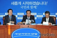 [포토] 모두발언 하는 문희상 비대위원장