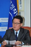 [포토] 새정치 비대위원직 사퇴하는 박지원 의원