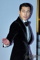 [청룡영화상] 멋진 배우 정우성, 마지막까지 팬들에게 손인사