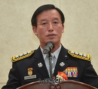 [포토] 영웅소방관, 축하인사 전하는 조송래 본부장