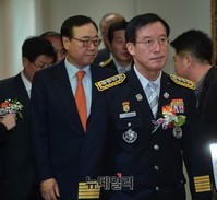 [포토] 입장하는 국민안전처 조송래 본부장