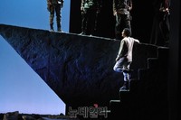 [포토] 연극 리차드 2세, 아름다운 무대연출