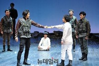 [포토] 왕위 놓고 갈등하는 리차드 2세와 볼링브로크