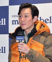 [포토] 놀란 표정짓는 이정재