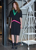 [포토] 오픈행사에 참석한 모델 이성경