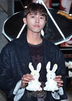 [포토] 두마리 토끼인형 든 주우재