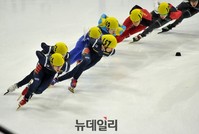 [포토] 역주하는 한국 쇼트트랙 '이정수-곽윤기-신다운' 선수