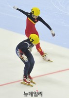 [포토] 결승점 통과하는 최민정 선수