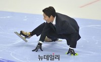 [포토] 쇼트트랙의 전설 김동성, '쇼맨쉽 장난 아니네'