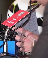 [포토] 아시안컵 최종명단 든 슈틸리케 감독