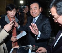 [포토] 원내수석회의실 앞에서 만난 이완구-서영교