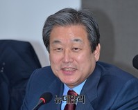 [포토] 청년만세 토크콘서트, 축사하는 김무성 대표