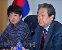 [포토] 공무원연금개혁 콘서트 축사하는 김무성 대표