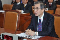 [포토] 첫 법사위 회의 참석한 정재찬 공정거래위원장