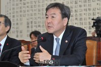 [포토] 답변하는 신제윤 금융위원장