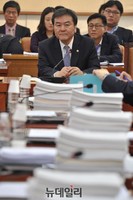 [포토] 질의에 답하는 신제윤 금융위원장