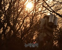 [포토] 모교에 세워진 故한주호 준위 동상