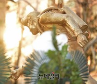 [영상] 모교 입구에 선, 故한주호 준위 동상