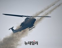 [포토] 육군 야외전술훈련, 코브라의 기동사격